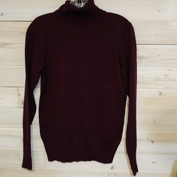 💕 3/$24, Burgundy sweater - Picture 2 of 4